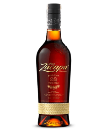 Ron Zacapa Centenario 23 es un ron de lujo guatemalteco, reconocido por su sabor suave y complejo. Un sistema de solera en barricas de whiskies y vinos de Jerez.