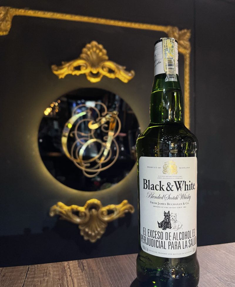 Whisky Black And White Botella - 750ml