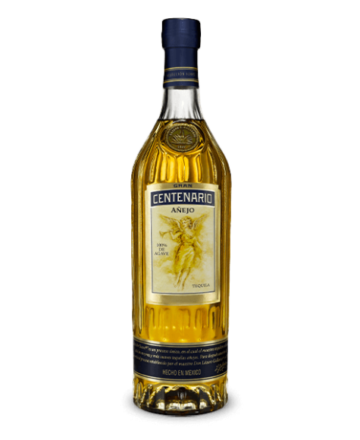 Tequila Gran Centenario Añejo es añejado durante 18 meses en barricas de roble americano tostado. Le otorga un color ámbar profundo y un perfil de sabor complejo y equilibrado.