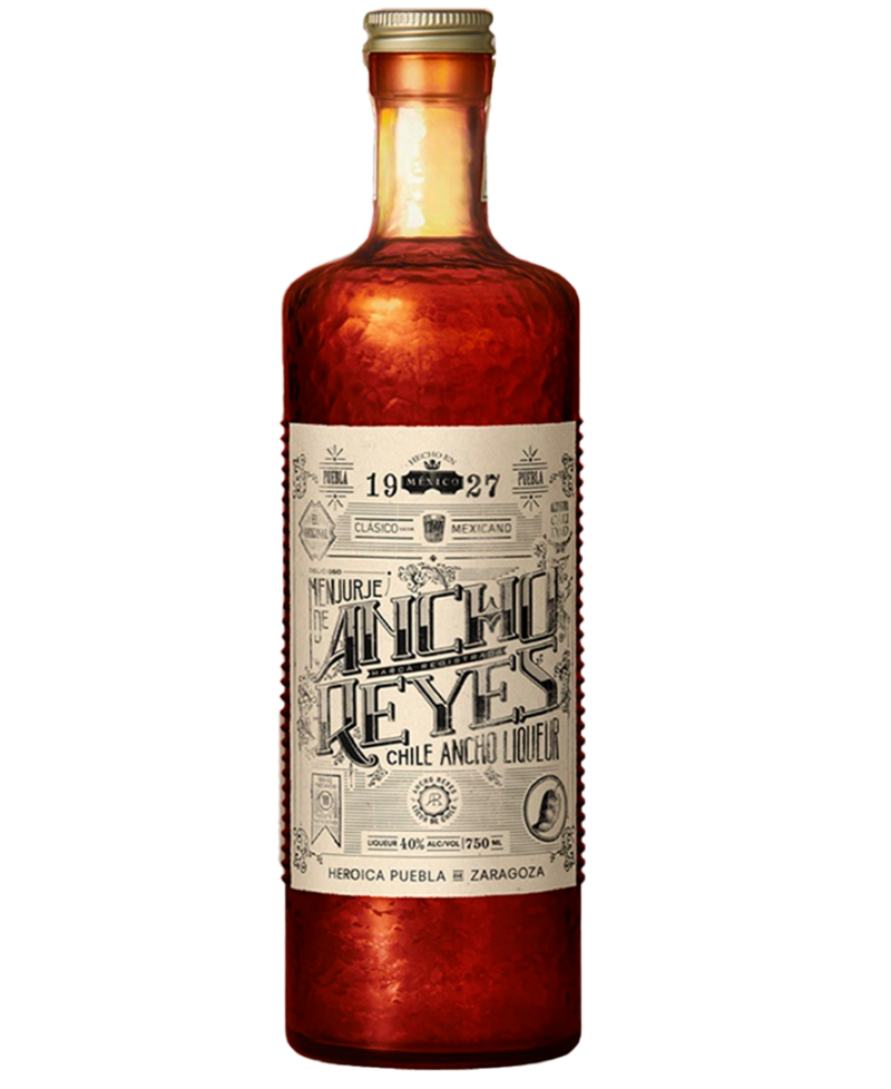 Ancho Reyes es un licor mexicano de color ámbar oscuro, elaborado a base del chile ancho, una variedad de chile seco originario de Puebla.