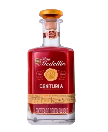 Ron Medellín Centuria 49 Años de edición limitada que celebra la tradición ronera colombiana, su sabor complejo, profundo y elegante.