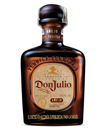 Tequila Don Julio Añejo 100% agave azul añejado durante 18 meses en barricas de roble americano nuevas. Se caracteriza por su sabor suave y complejo.