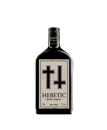 Heretic es un licor artesanal que desafía las convenciones tradicionales. Elaborado con una cuidadosa selección de ingredientes y un proceso de destilación único.