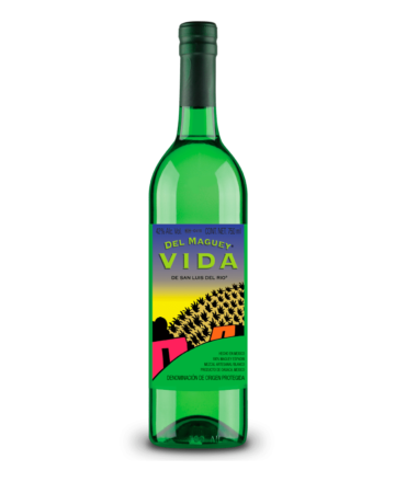 Mezcal Del Maguey Vida es un mezcal artesanal que captura la esencia de la tradición mexicana. Este mezcal destaca por su sabor auténtico y su conexión con la tierra.