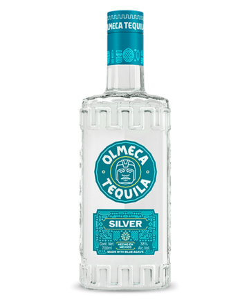 Tequila Olmeca Silver se caracteriza por su sabor fresco y limpio, con notas de agave, cítricos y hierbas, y un toque final ahumado.