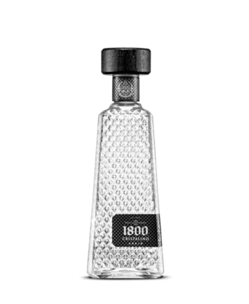 Tequila 1800 Cristalino, la joya de la corona de la familia 1800, es un tequila que redefine la categoría con su brillantez y sabor extraordinario.