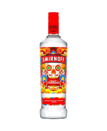 Licor de Vodka Smirnoff Sabor Tamarindo Picante es una versión renovada del icónico vodka Smirnoff, diseñada para quienes buscan disfrutar del sabor clásico con un toque innovador.