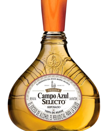 Tequila Campo Azul Reposado es un tequila 100% de agave azul, envejecido durante varios meses en barricas de roble. Este proceso le otorga un color dorado.